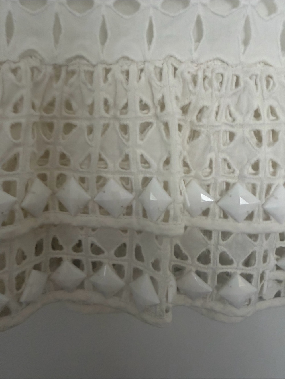 Maeve (Anthropologie) Ivory Eyelet Ruffle Hem Sleeveless Top Size Medium - Picture 2 of 5